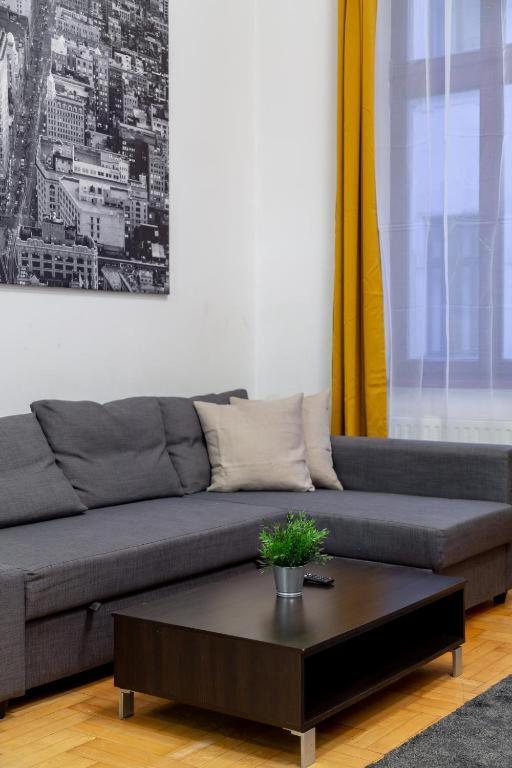 Downtown Home In The Gozsdu Garden Budapest Exterior photo