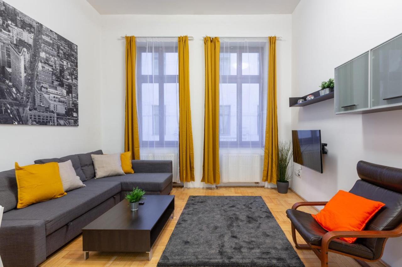 Downtown Home In The Gozsdu Garden Budapest Exterior photo